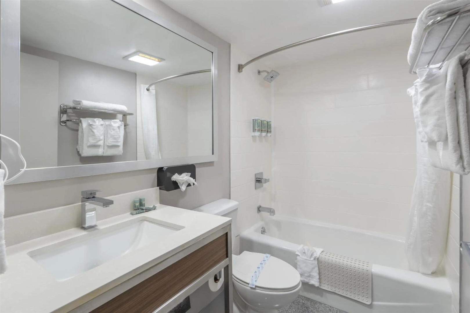 Photo - Best Western Airport Plaza Hotel – LAX  Airport LA Stadium