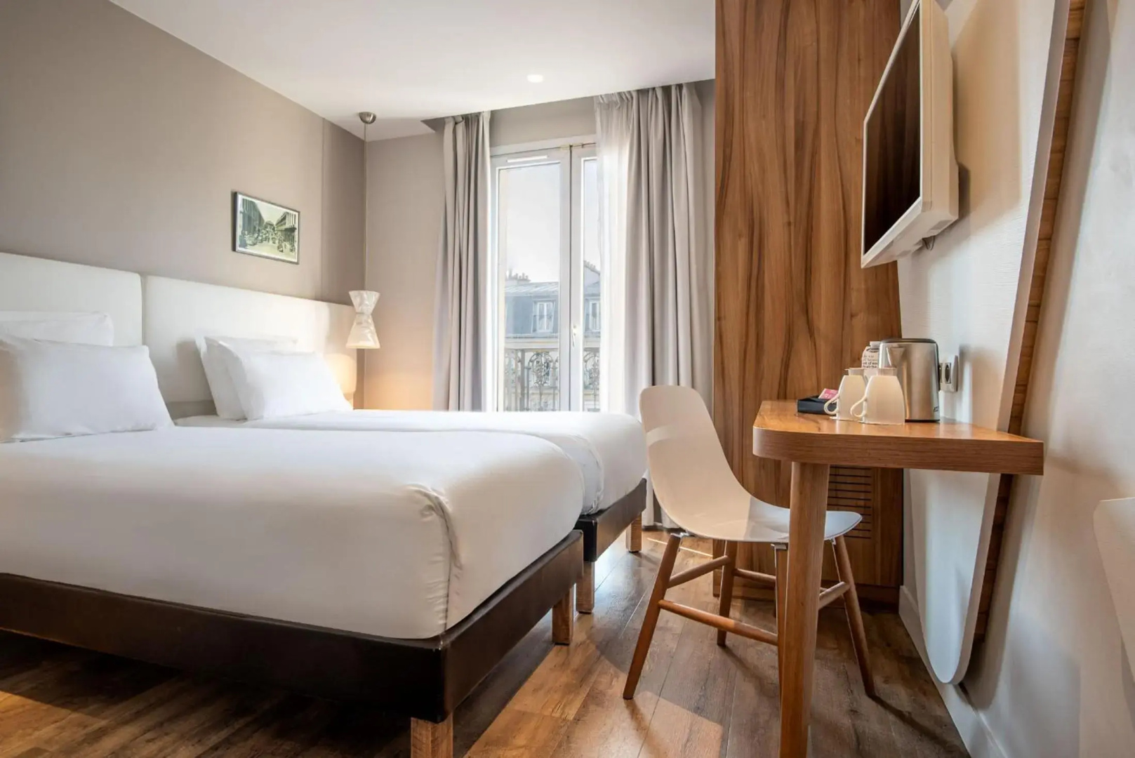 Photo - Hotel Magenta 38 by Happyculture