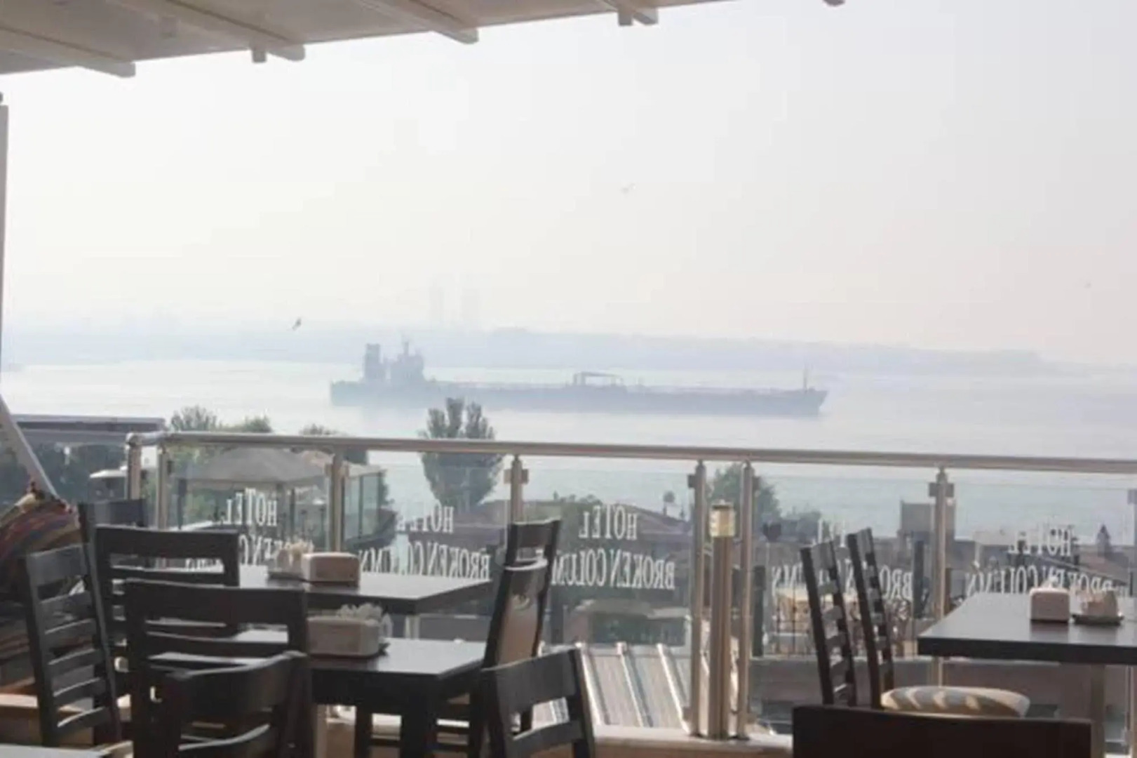 Photo - Hotel Broken Column