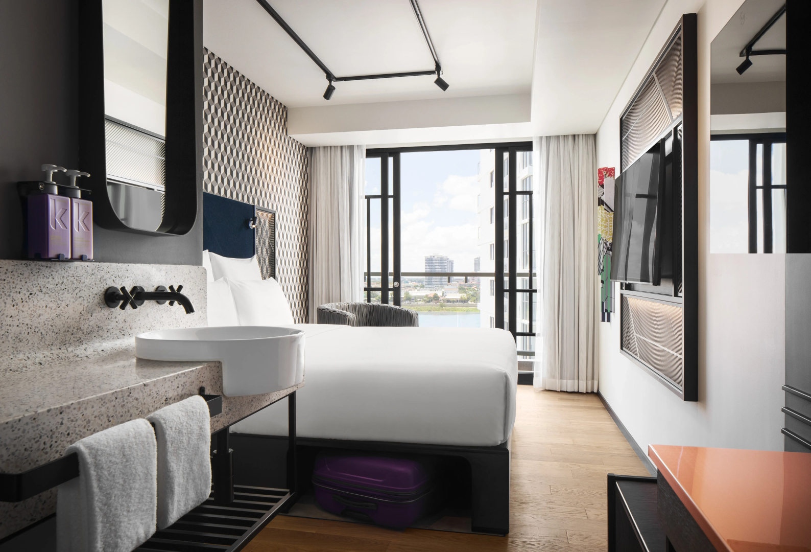 Foto - TRIBE Phnom Penh Post Office