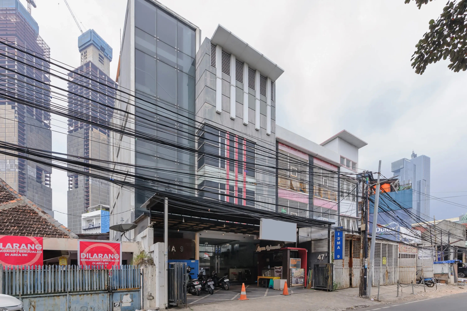 Photo - RedDoorz Plus near Grand Indonesia Jakarta