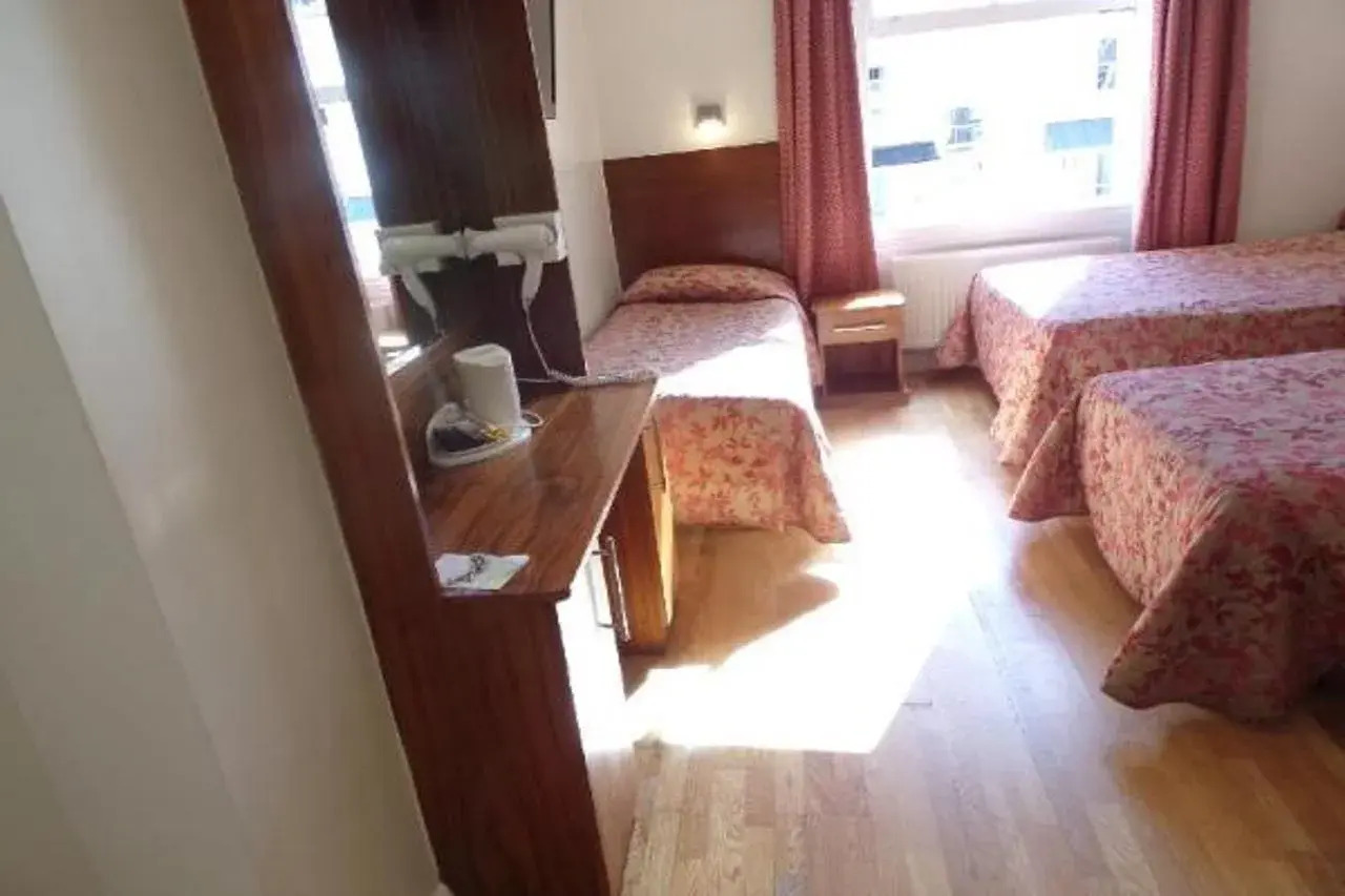 Photo - Wedgewood Hotel