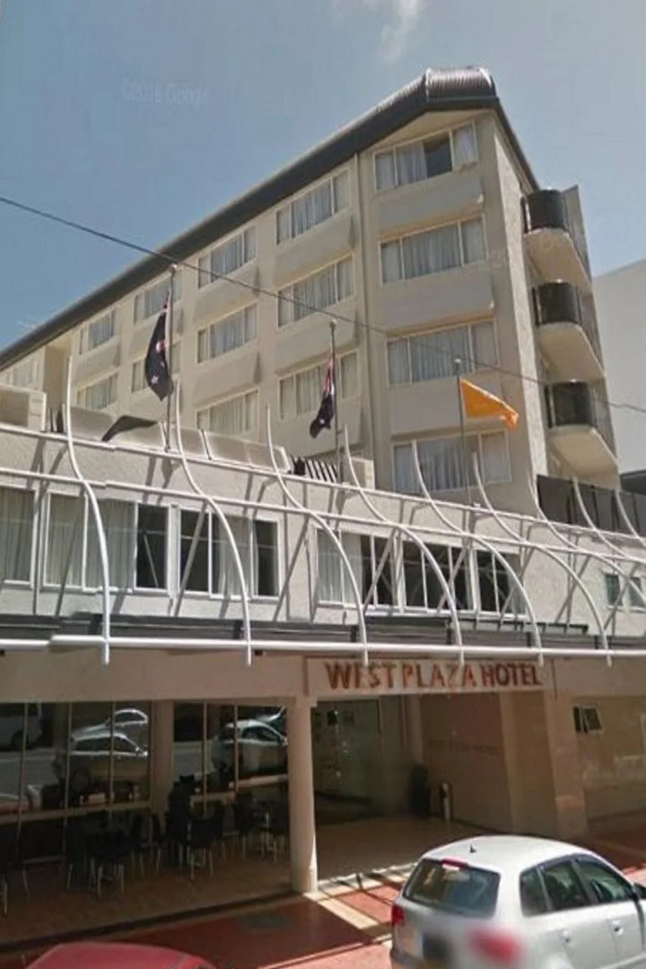 Photo - West Plaza Hotel