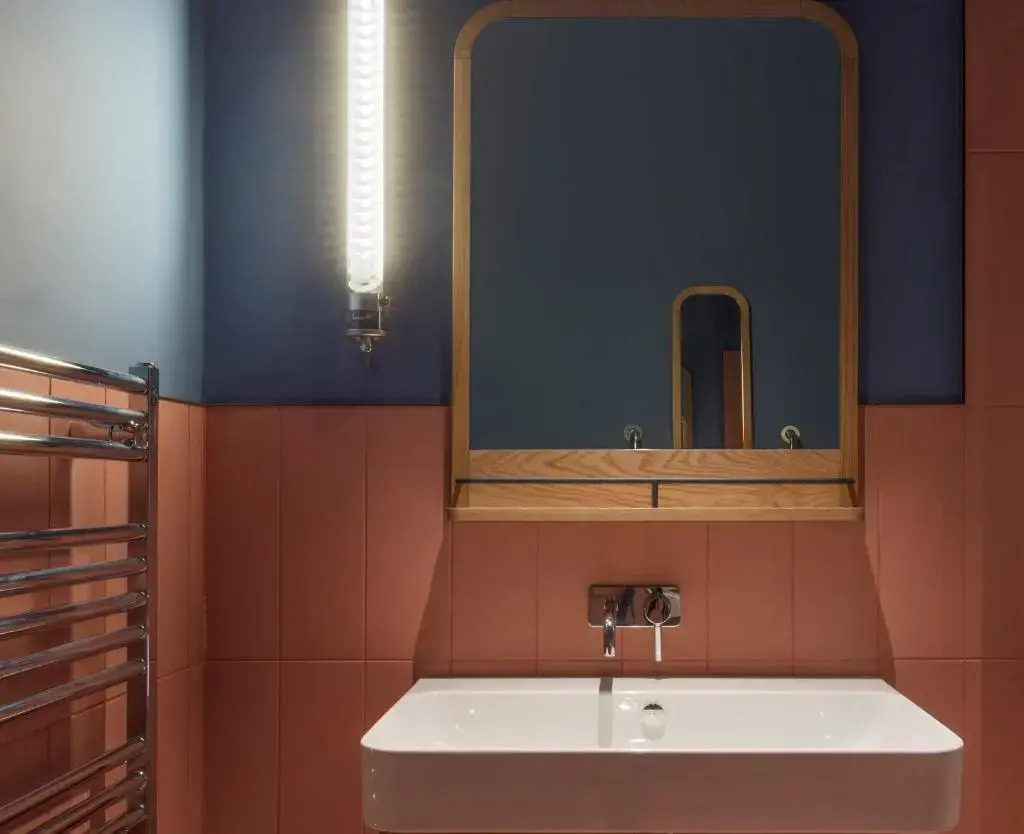 Photo - Whitworth Locke