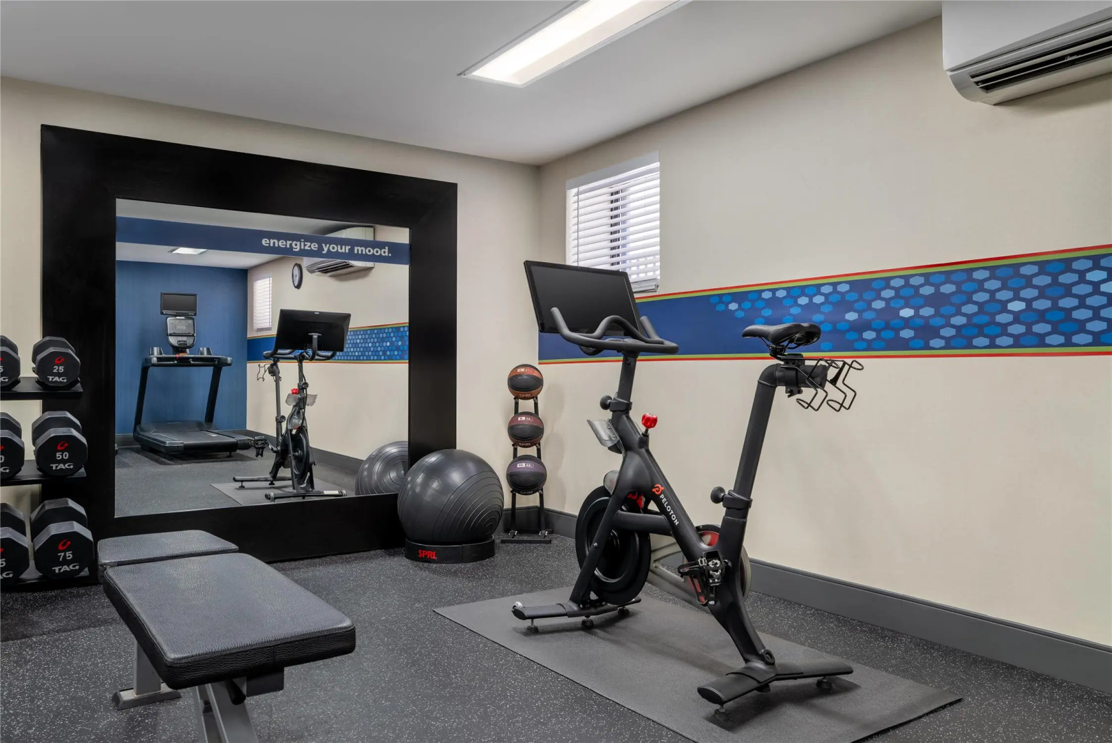 Photo - Hampton Inn & Suites Rockville Centre