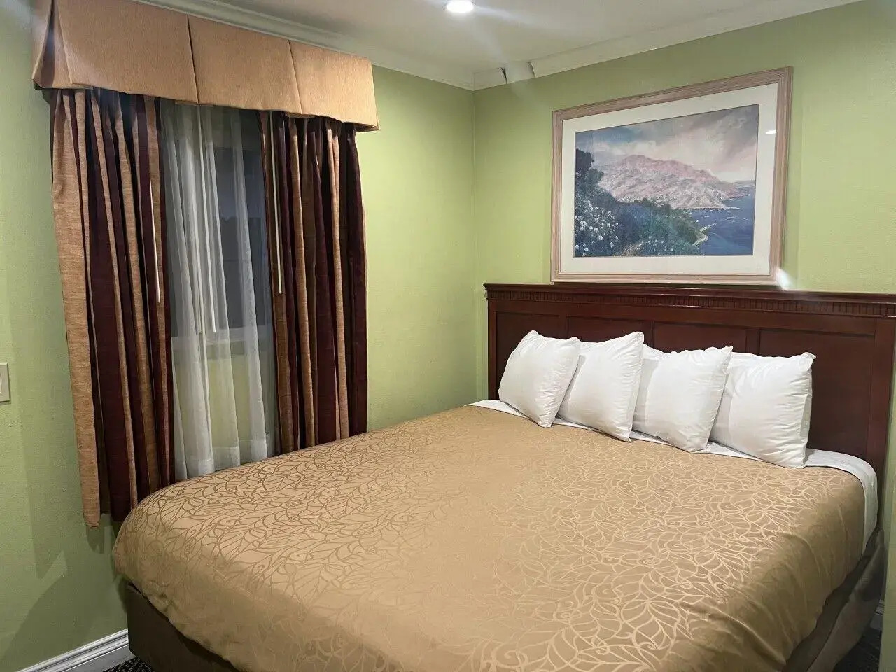Photo - Redondo Inn and Suites