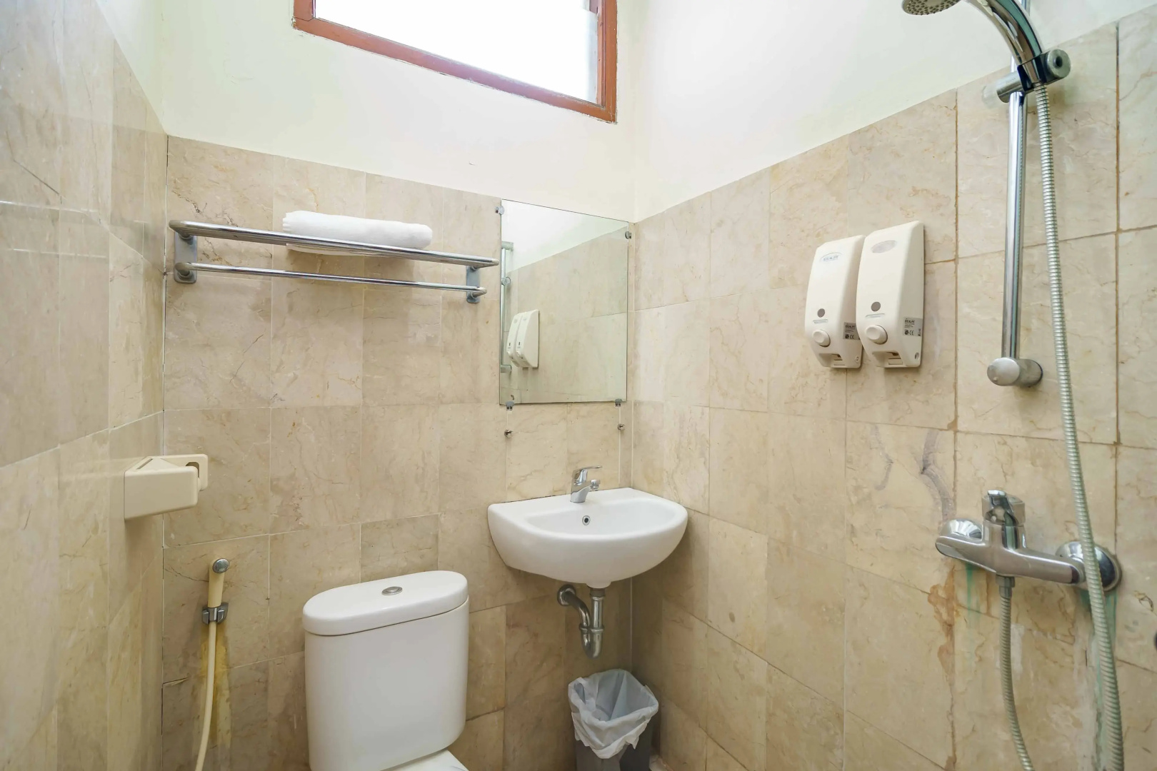 Foto - RedDoorz Plus near Kemang Raya