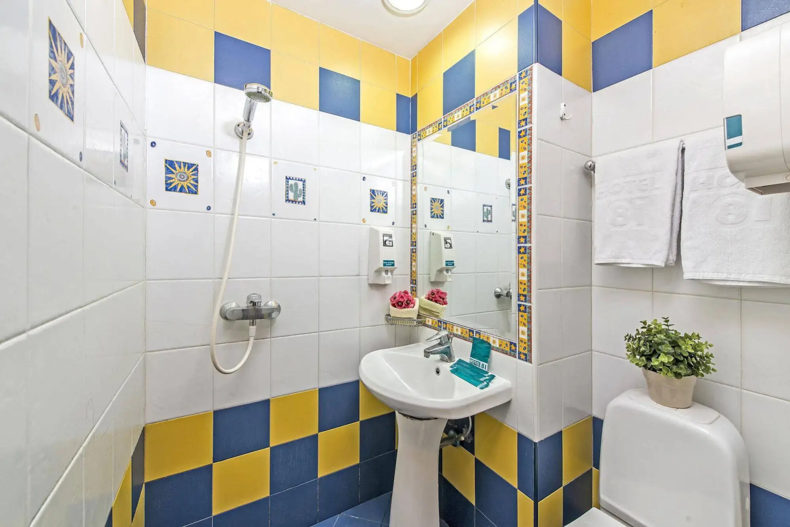 Photo - Hotel 81 Palace - NEWLY RENOVATED