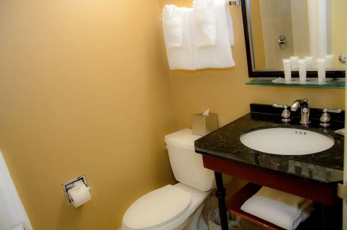 Photo - DoubleTree by Hilton New York JFK Airport