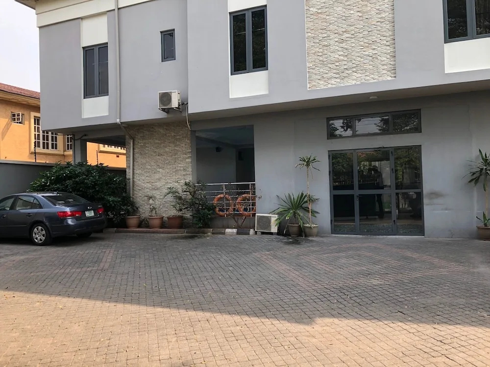 Short-Let Apartments inLekki Phase 1 — фото 1