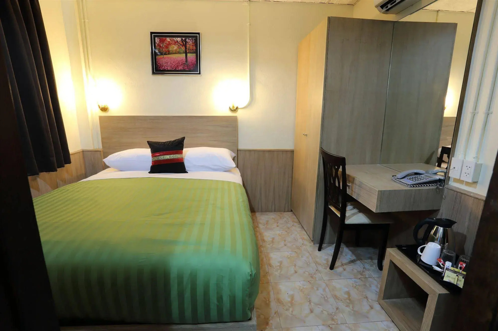 Photo - Sukhumvit 20 Guest House