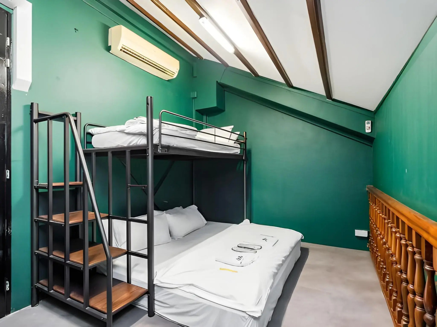 Foto - Wink at Mosque Street