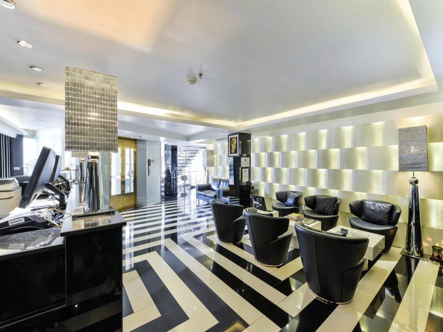 Photo - Sukhumvit Suites Hotel