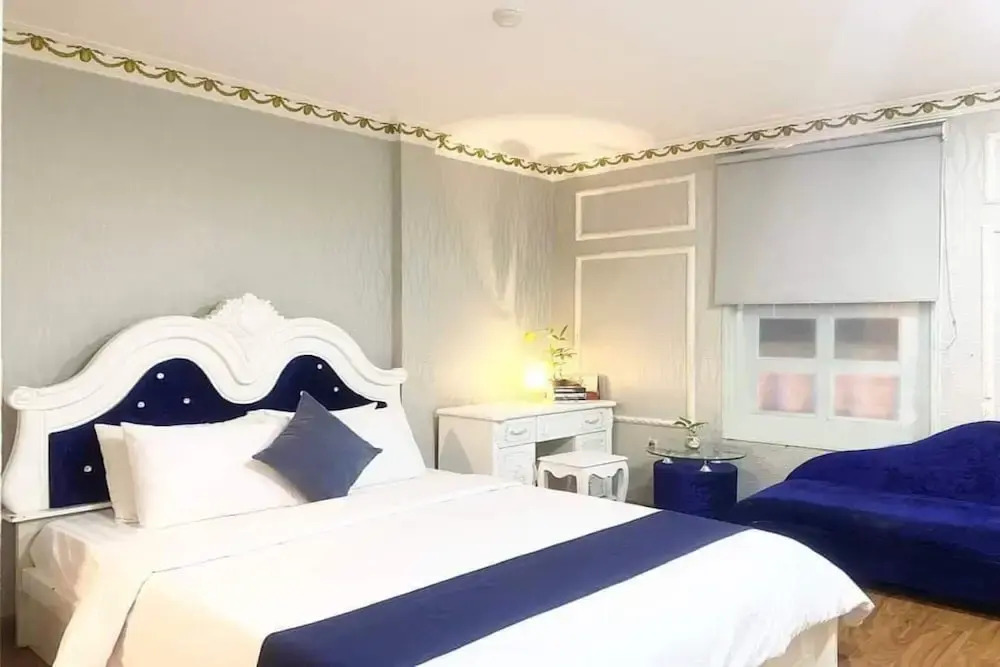 Foto - CROWNE MEOW BÙI VIỆN HOTEl 2