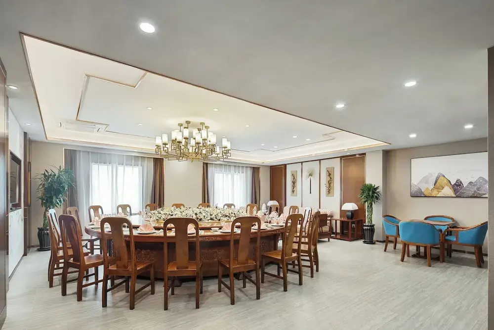 Photo - Rose Garden International Hotel