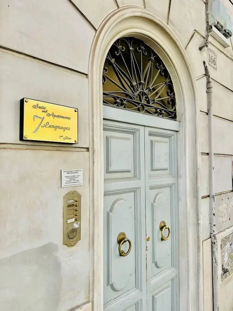 Photo - Vacanze Romane Suite 7 Languages