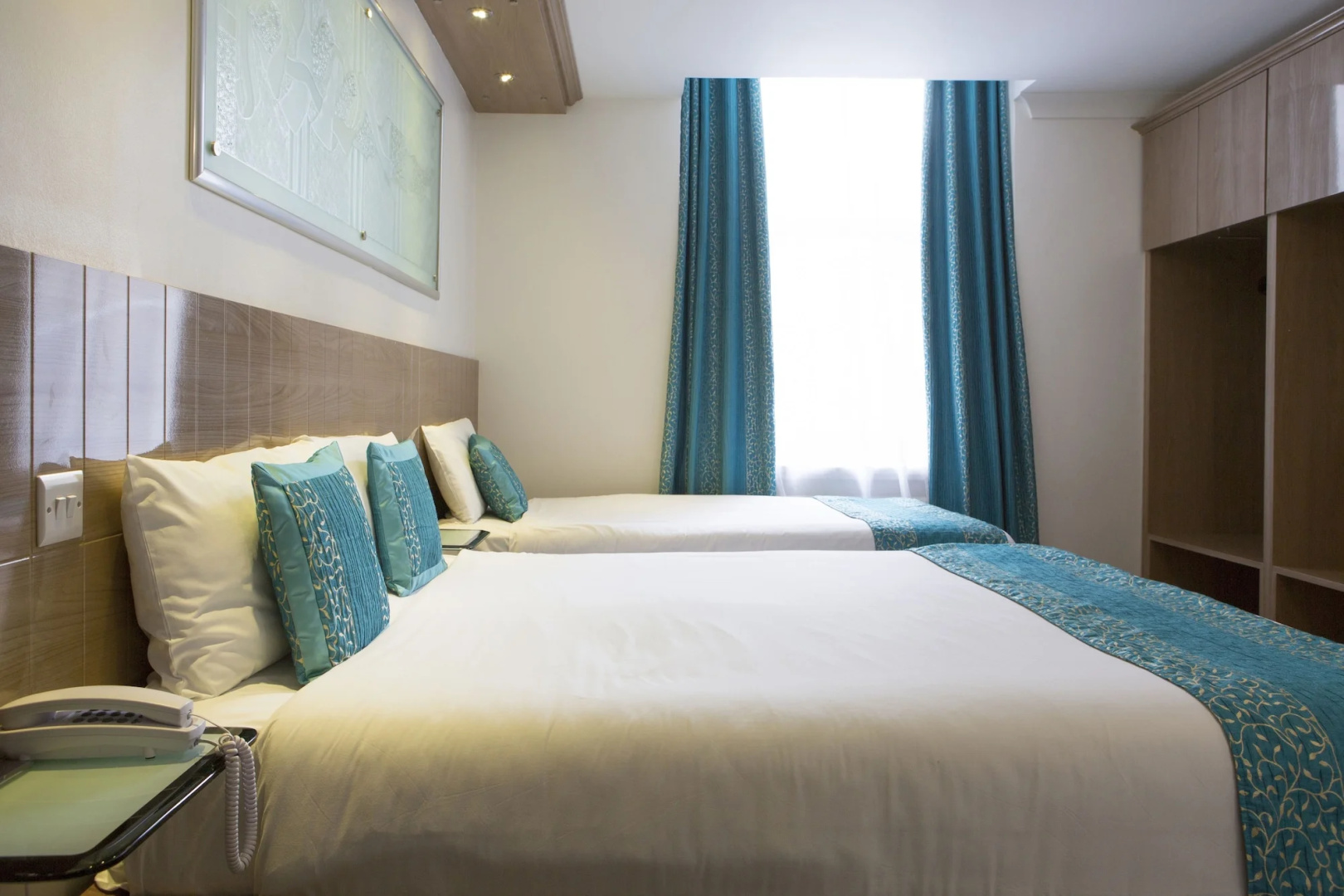 Photo - Westpoint Hotel