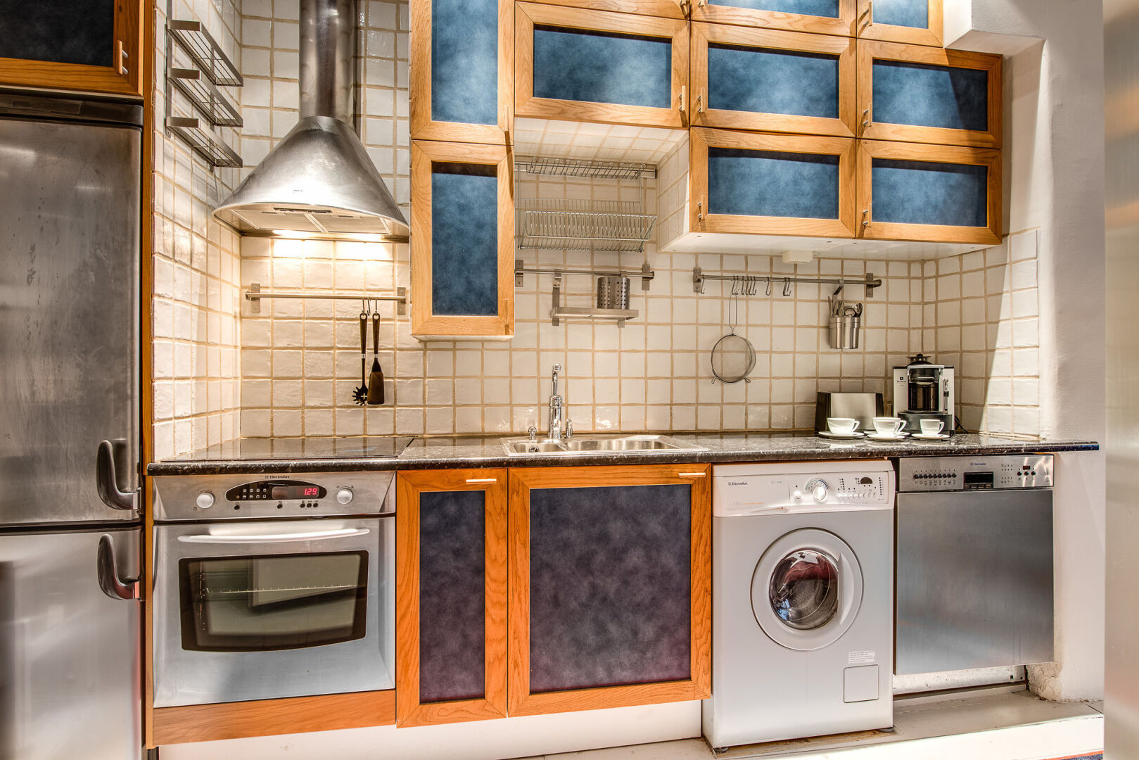 Photo - Lady Hamilton Apartments