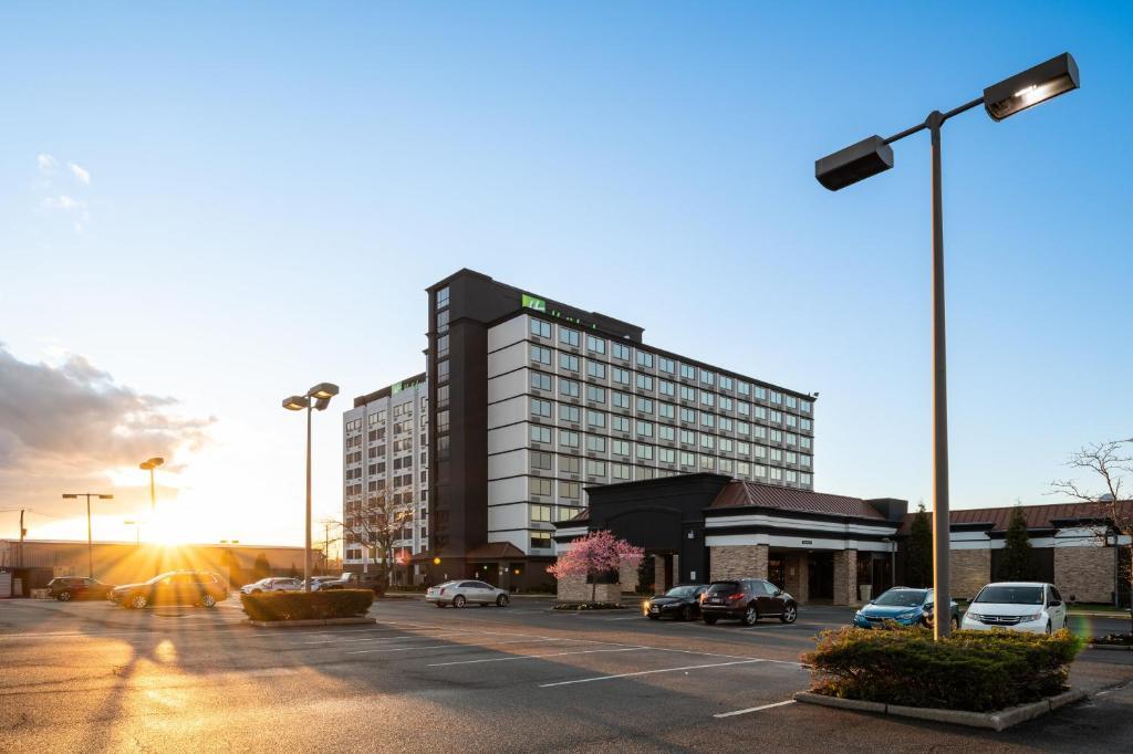 Photo - Holiday Inn Newark International Airport