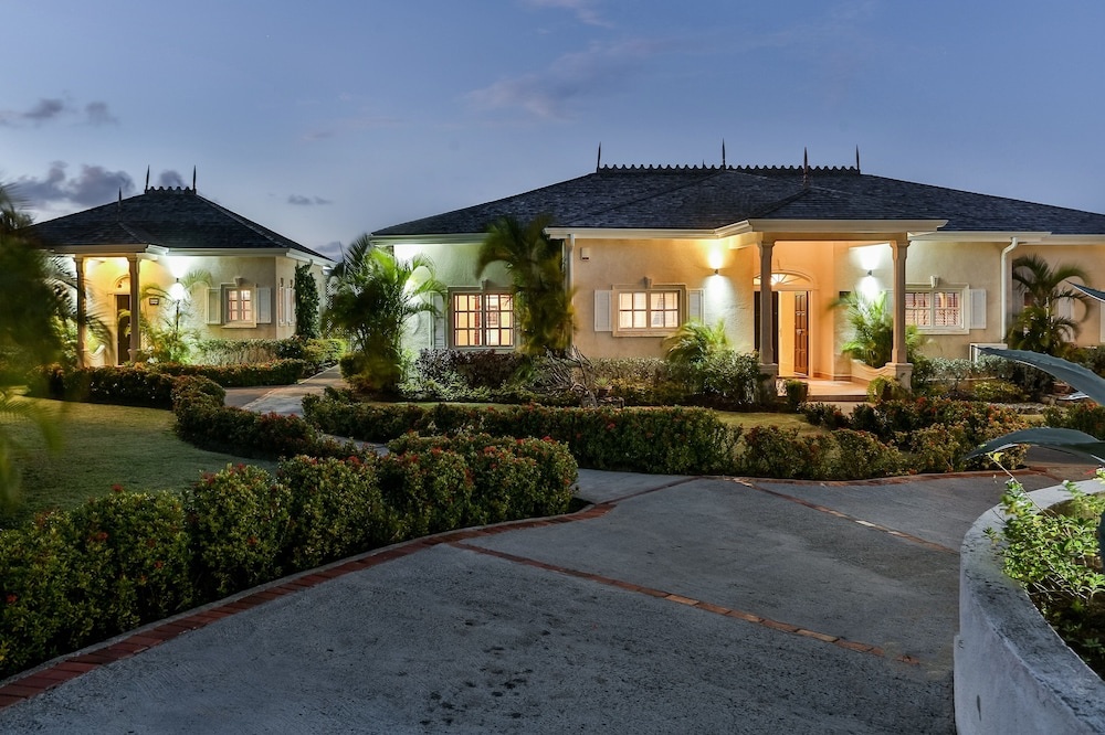 Cayman Villa - Contemporary 3 bedroom Villa with Stunning Ocean Views 3 Villa by RedAwning