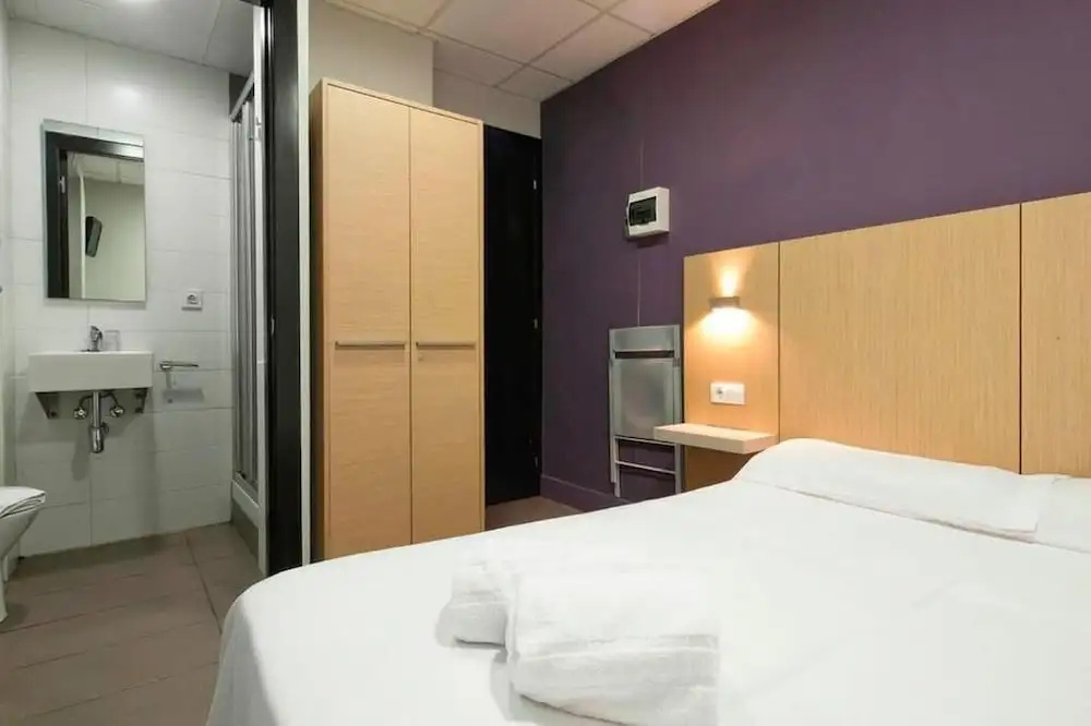Photo - Hostal Putxet by gaiarooms