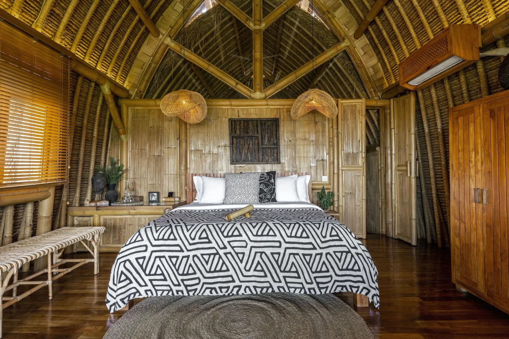 Foto - Samanvaya - Adults Only