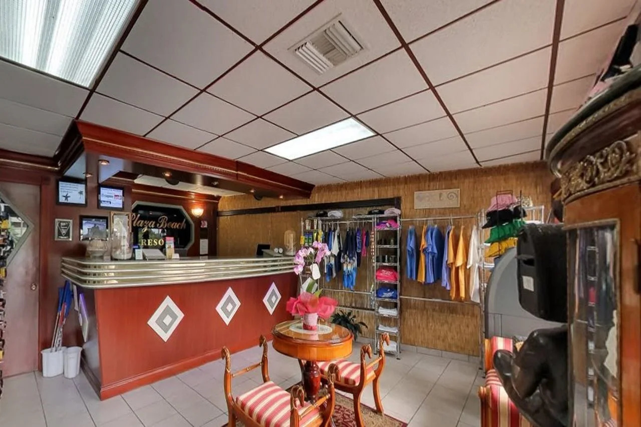 Photo - Plaza Beach Hotel - Beachfront Resort