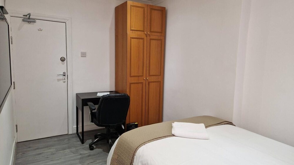 Captivating 2-bed Apartment in Ilford