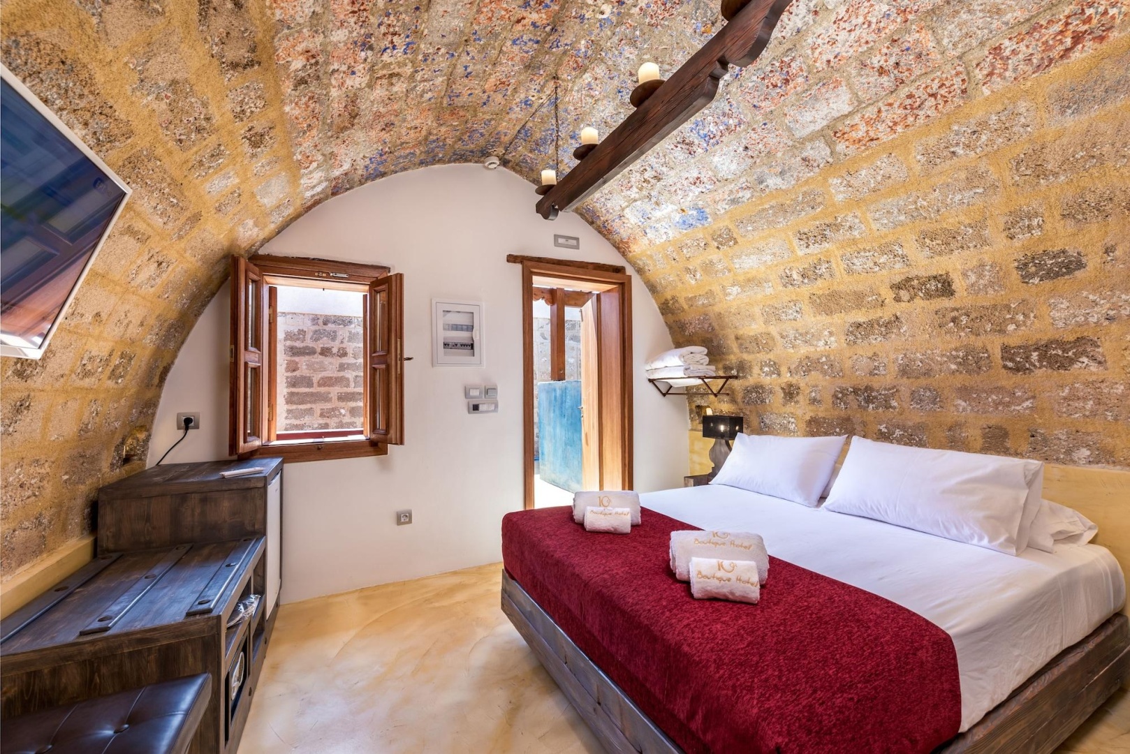 Photo - 10GR Boutique Hotel and Wine Bar