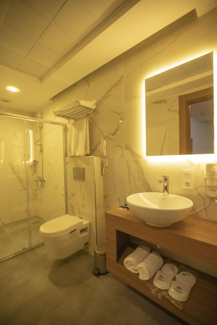 Photo - Divares Luxury Hotel