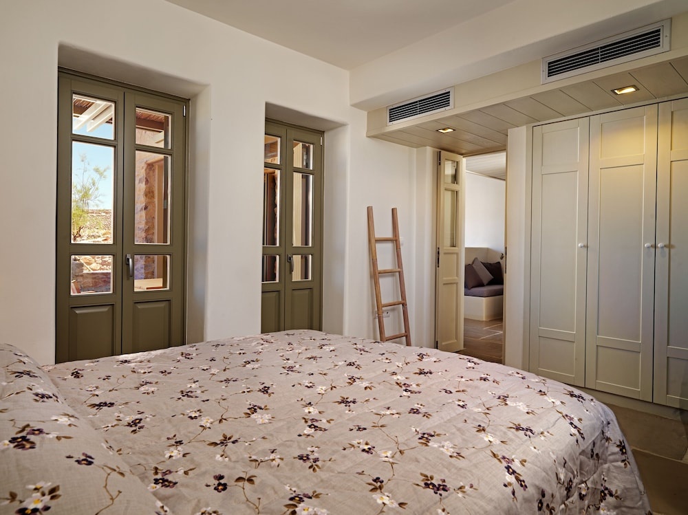 Themonies Luxury Suites
