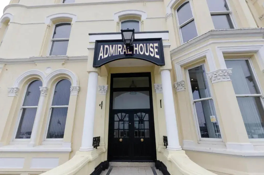 Admiral House Hotel — фото 1