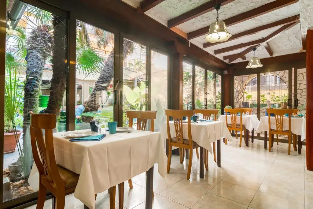 Photo - Vintage Hotel Mercedes