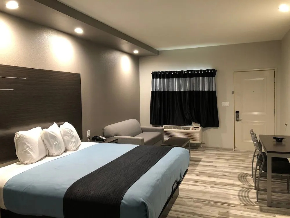 Photo - Crystal Inn Downtown