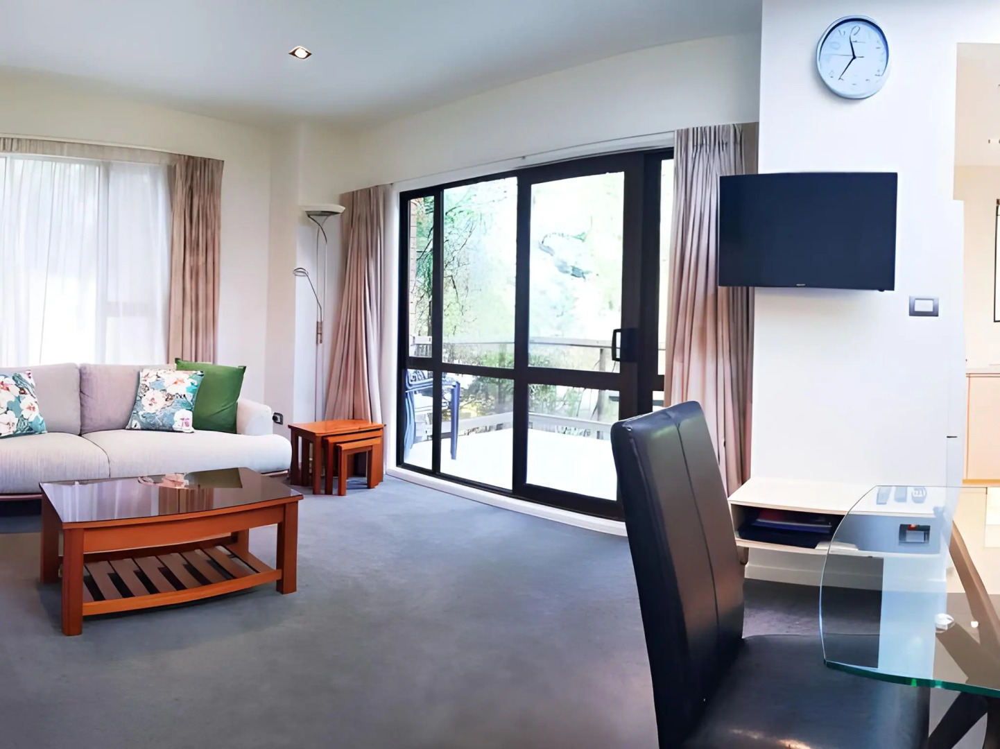 Foto - St James Apartments