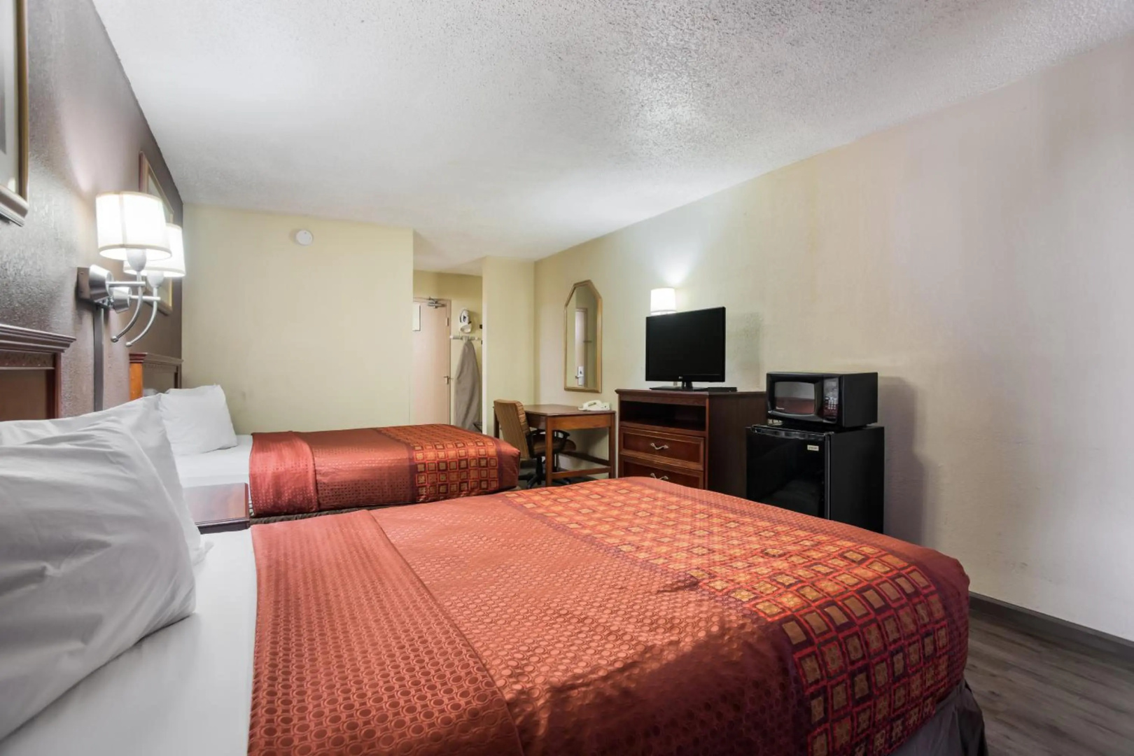Photo - Americas Best Value Inn Tulsa at I-44