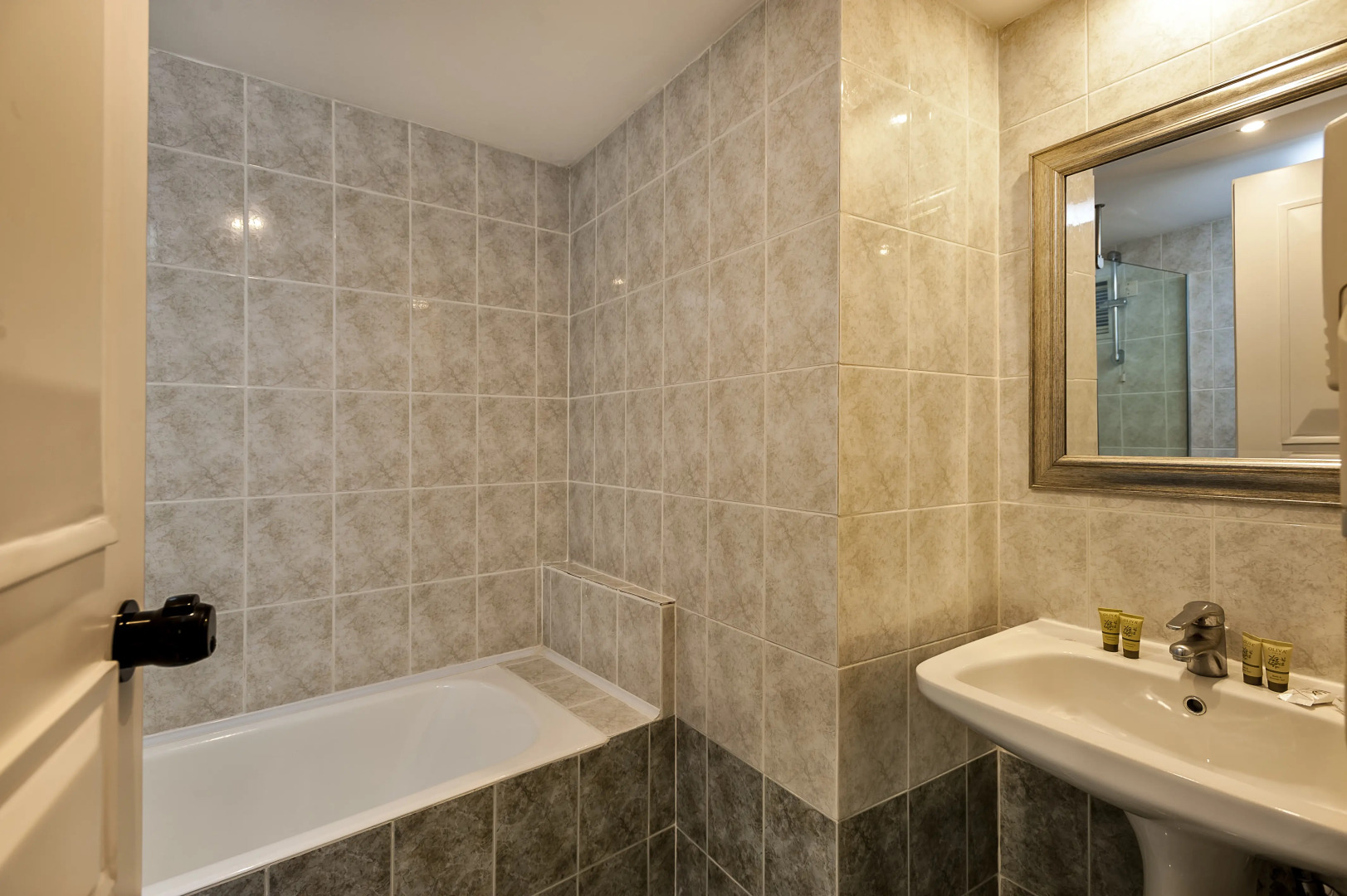 Photo - Elina Hotel Apartments