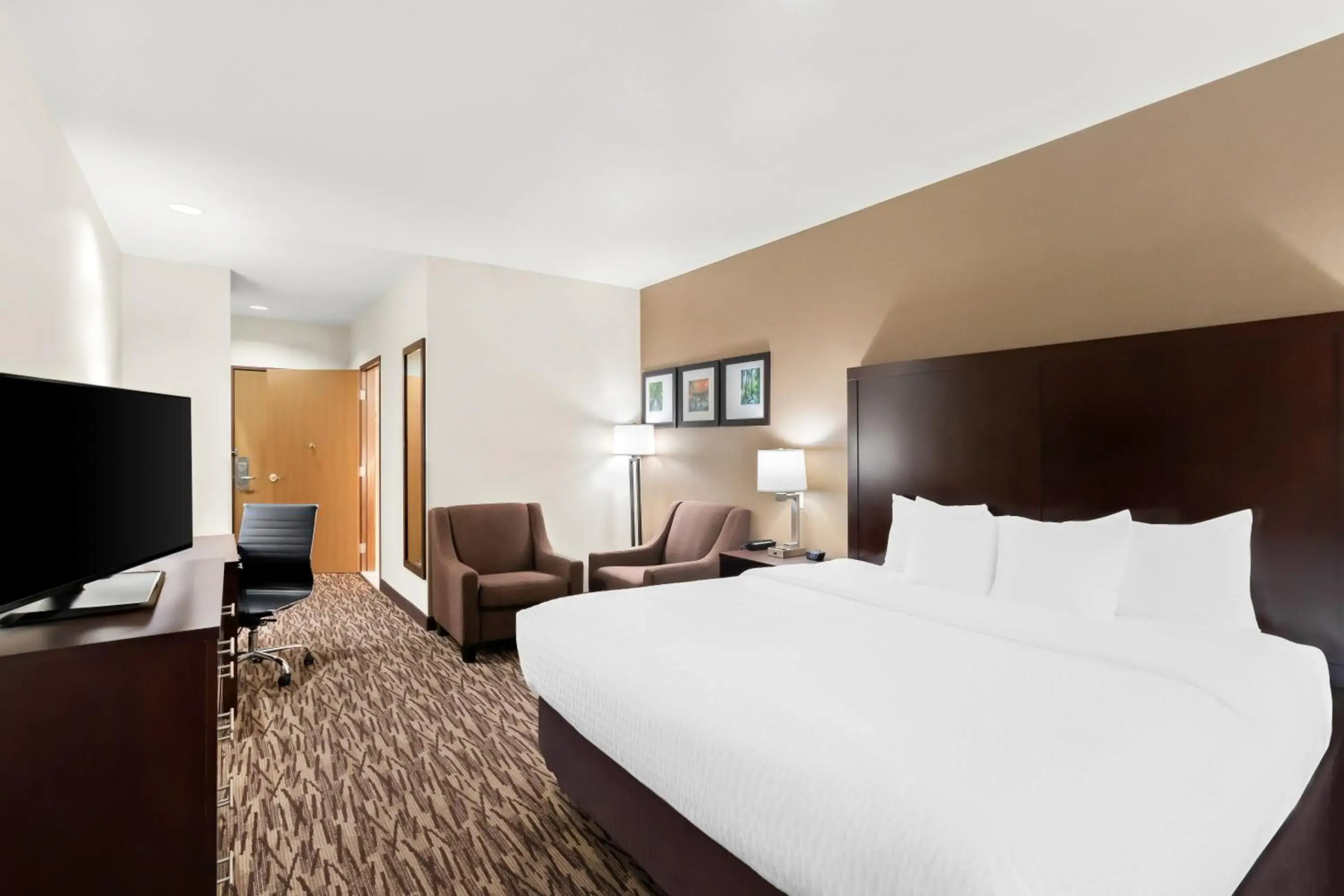 Photo - Comfort Suites Portland Airport