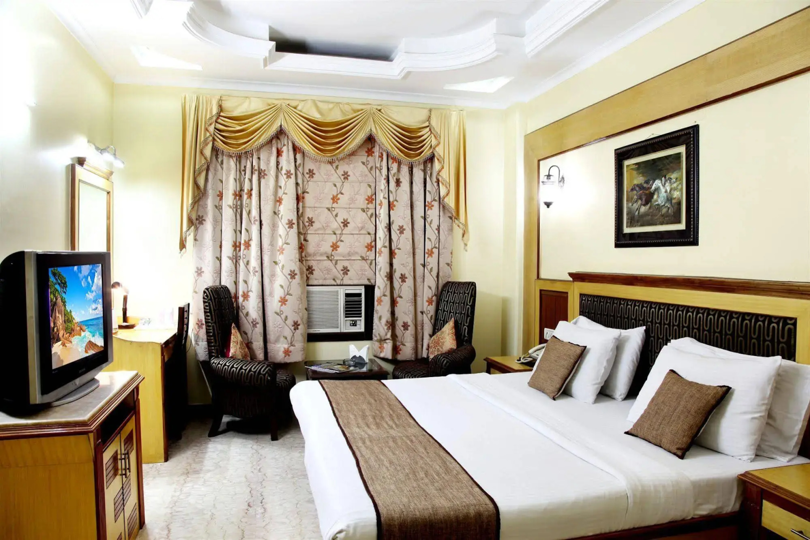 Foto - Hotel TJS Royale, Karol Bagh, 2 Mins from Metro