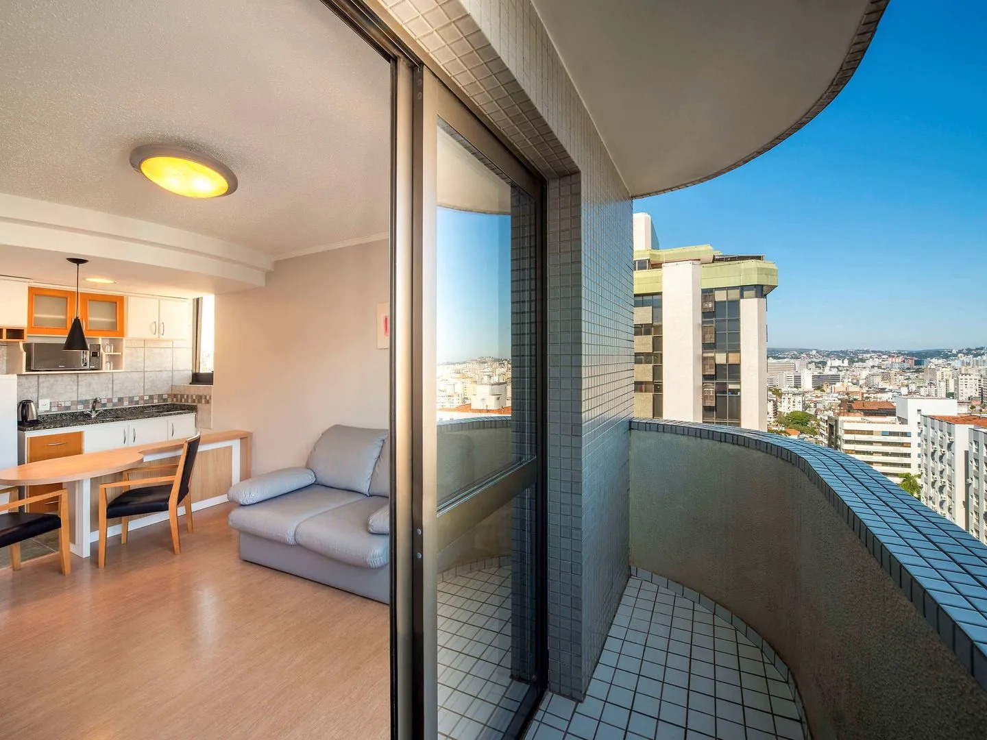 Foto - Manhattan Porto Alegre by Mercure - 5 minutos do Hospital Moinhos de Vento