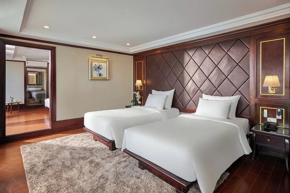 Verdure Lotus Classic Cruise on Lan Ha Bay
