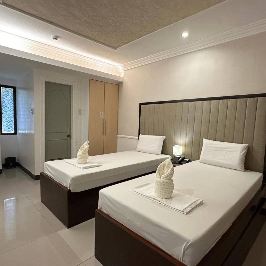 Foto - S and M Hotel Inc.