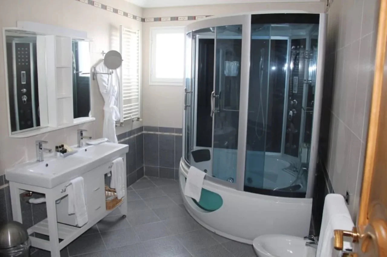 Photo - The Penthouse Suites Hotel