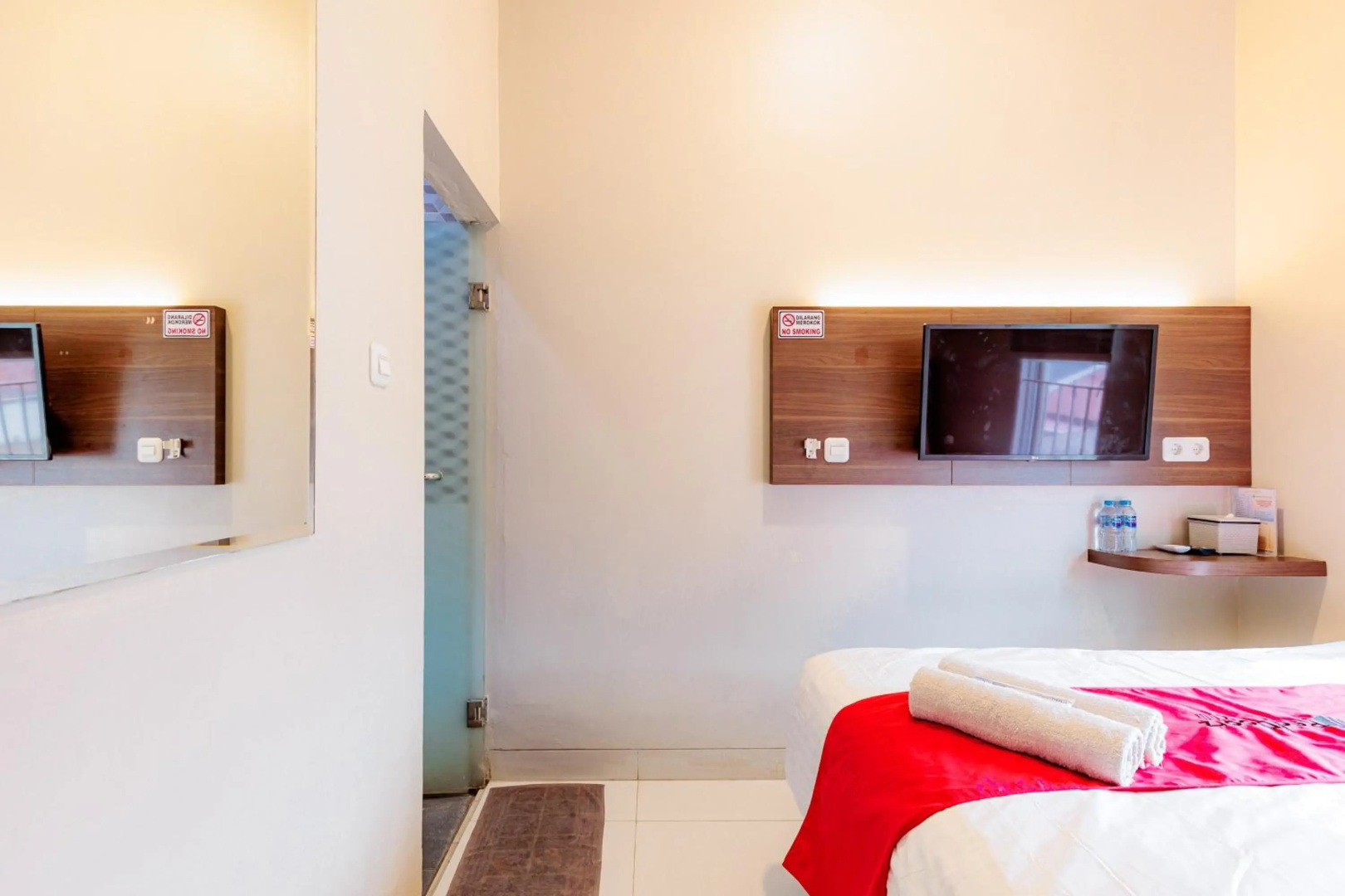 Foto - RedDoorz near Taman Palem