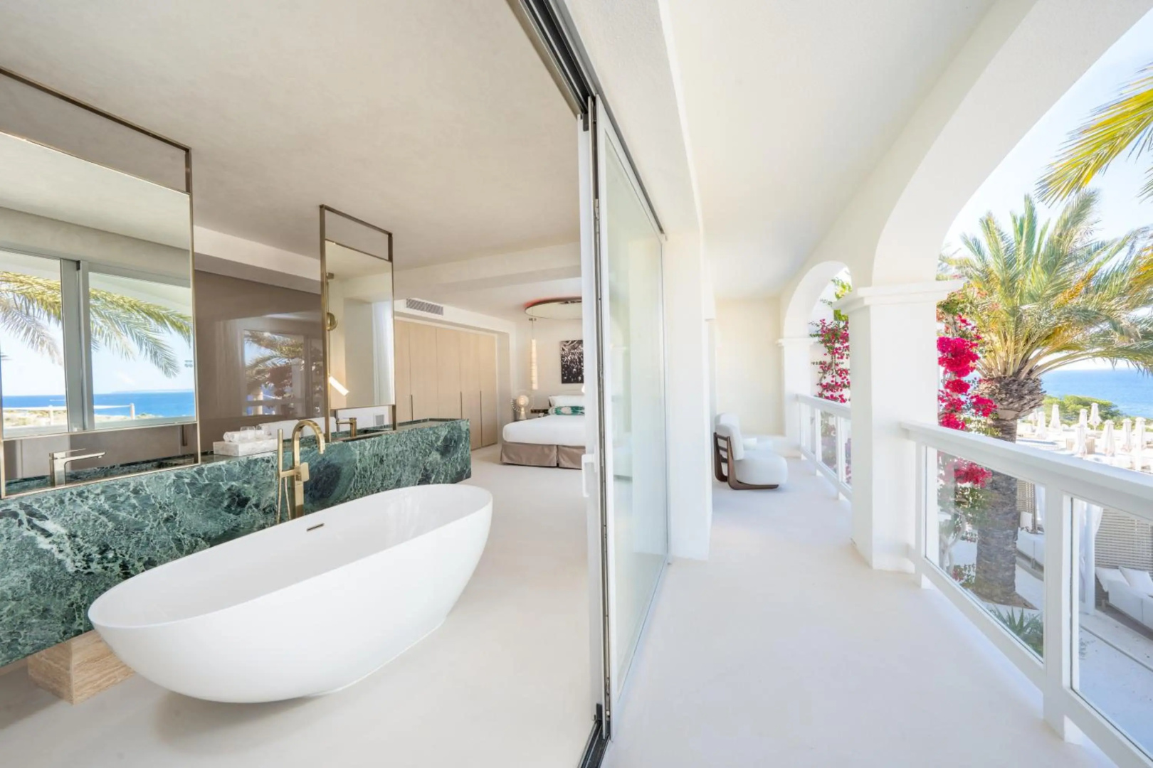 Foto - Destino Five Ibiza - 5-Star Grand Luxe Resort - Free Entrance to Pacha Club