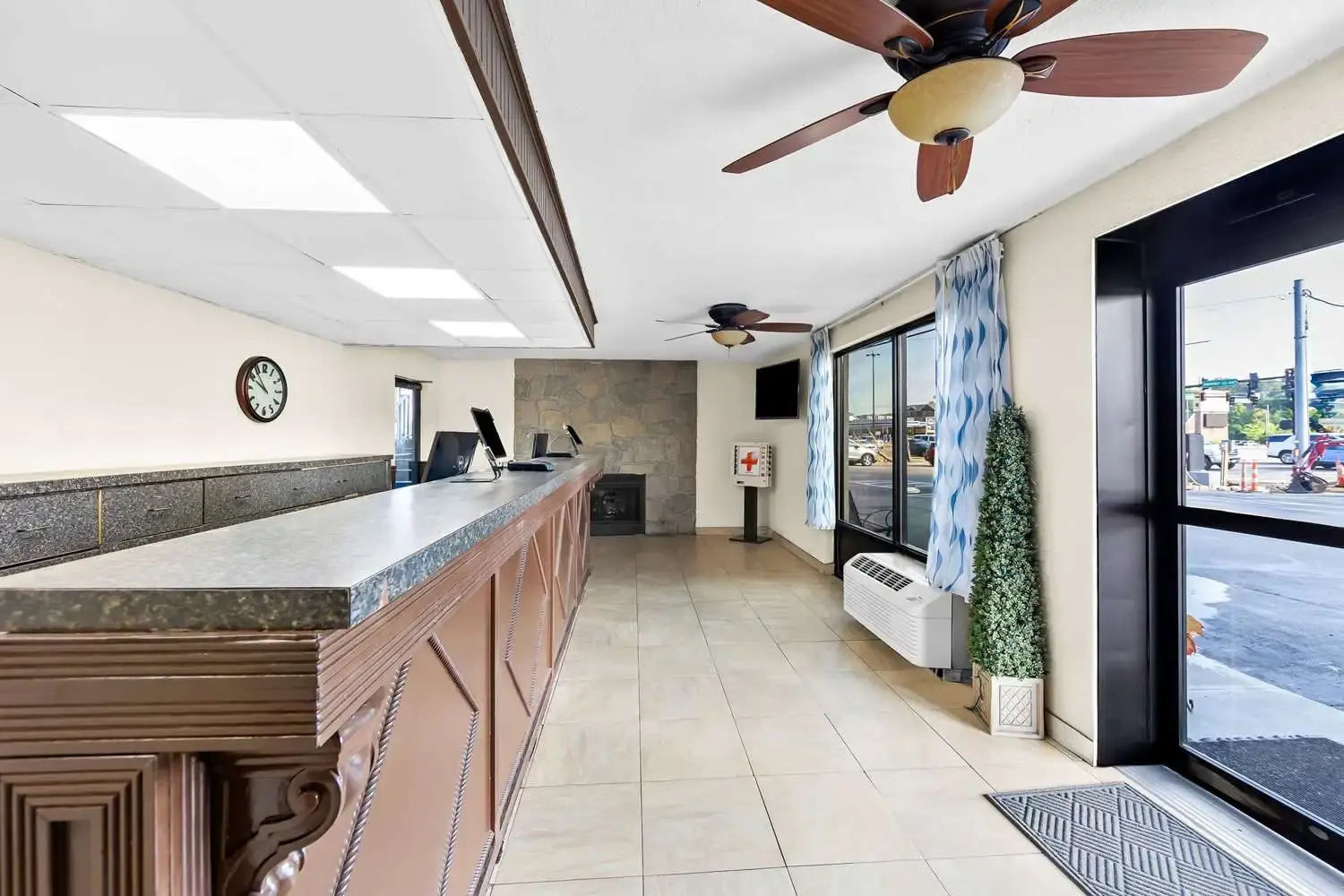 Photo - Clarion Inn & Suites near the Leconte Center Pigeon Forge