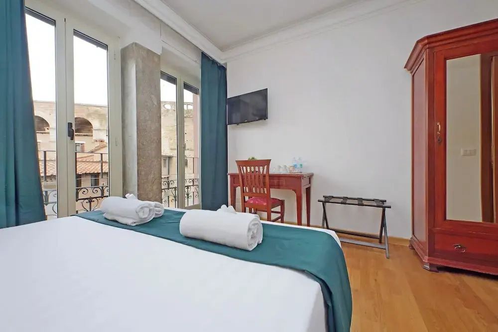 Photo - Romulus Rooms by Hostand