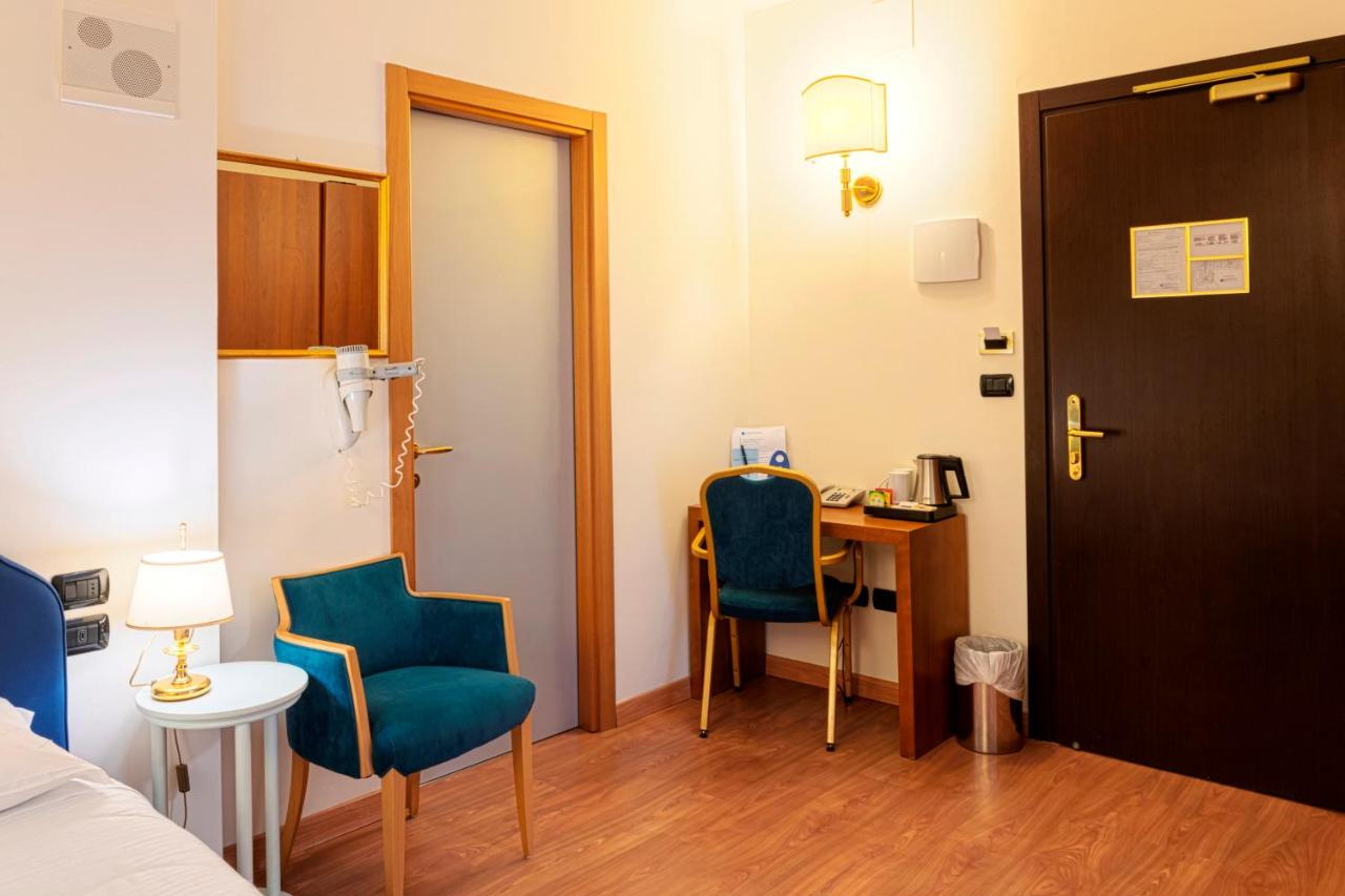 Photo - International Hotel & Suite