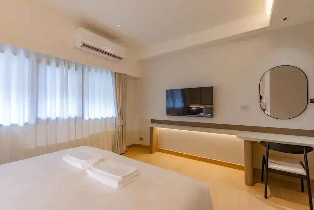 Photo - The Bentley Hotel