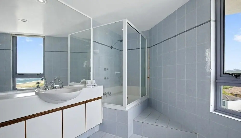 Photo - Oceanside Resort - Absolute Beachfront Apartments